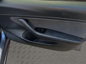 TESLA Model 3 (Dual Motor) Performance Saloon 4dr Electric Auto 4WDE (Performa