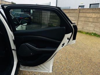 FORD MUSTANG MACH-E Standard Range 70kWh SUV 5dr Electric Automatic (269 ps)