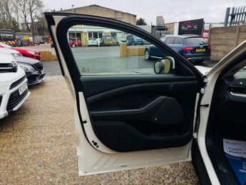 FORD MUSTANG MACH-E Standard Range 70kWh SUV 5dr Electric Automatic (269 ps)