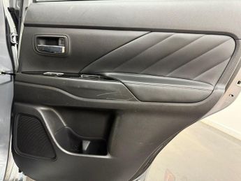 MITSUBISHI OUTLANDER 2.0h 12kWh Juro SUV 5dr Petrol Plug-in Hybrid CVT 4WD Euro 6 (s/