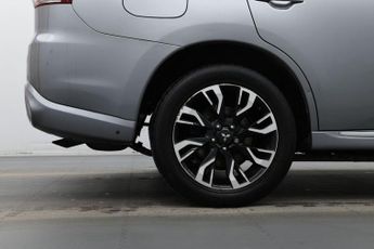 MITSUBISHI OUTLANDER 2.0h 12kWh Juro SUV 5dr Petrol Plug-in Hybrid CVT 4WD Euro 6 (s/