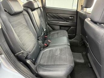 MITSUBISHI OUTLANDER 2.0h 12kWh Juro SUV 5dr Petrol Plug-in Hybrid CVT 4WD Euro 6 (s/