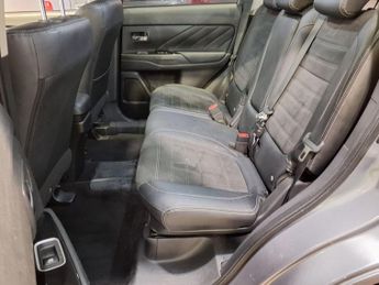 MITSUBISHI OUTLANDER 2.0h 12kWh Juro SUV 5dr Petrol Plug-in Hybrid CVT 4WD Euro 6 (s/