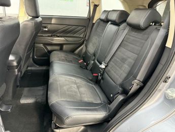 MITSUBISHI OUTLANDER 2.0h 12kWh Juro SUV 5dr Petrol Plug-in Hybrid CVT 4WD Euro 6 (s/