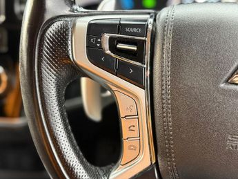 MITSUBISHI OUTLANDER 2.0h 12kWh Juro SUV 5dr Petrol Plug-in Hybrid CVT 4WD Euro 6 (s/