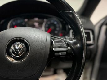 VOLKSWAGEN TOUAREG 3.0 TDI V6 BlueMotion Tech R-Line SUV 5dr Diesel Tiptronic 4WD E