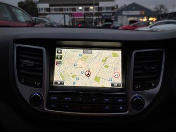 HYUNDAI TUCSON 1.7 CRDi Blue Drive Premium SUV 5dr Diesel DCT Euro 6 (s/s) (141