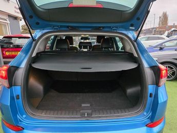 HYUNDAI TUCSON 1.7 CRDi Blue Drive Premium SUV 5dr Diesel DCT Euro 6 (s/s) (141