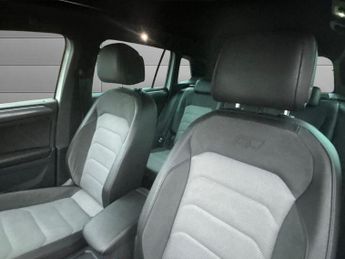 VOLKSWAGEN TIGUAN 2.0 TDI R-Line SUV 5dr Diesel DSG 4Motion Euro 6 (s/s) (150 ps)