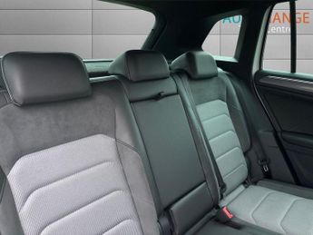 VOLKSWAGEN TIGUAN 2.0 TDI R-Line SUV 5dr Diesel DSG 4Motion Euro 6 (s/s) (150 ps)