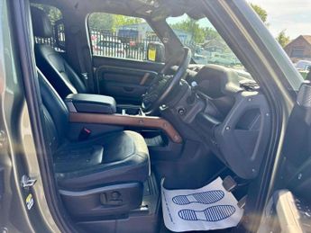 LAND ROVER DEFENDER 3.0 P400 MHEV X SUV 5dr Petrol Auto 4WD Euro 6 (s/s) (400 ps)