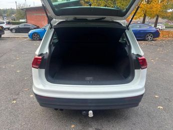 VOLKSWAGEN TIGUAN 2.0 TDI SE Navigation SUV 5dr Diesel DSG Euro 6 (s/s) (150 ps)