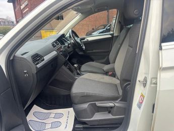 VOLKSWAGEN TIGUAN 2.0 TDI SE Navigation SUV 5dr Diesel DSG Euro 6 (s/s) (150 ps)