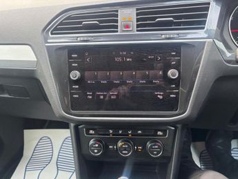 VOLKSWAGEN TIGUAN 2.0 TDI SE Navigation SUV 5dr Diesel DSG Euro 6 (s/s) (150 ps)