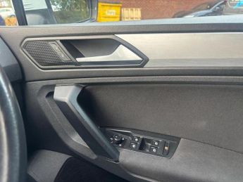 VOLKSWAGEN TIGUAN 2.0 TDI SE Navigation SUV 5dr Diesel DSG Euro 6 (s/s) (150 ps)