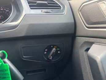 VOLKSWAGEN TIGUAN 2.0 TDI SE Navigation SUV 5dr Diesel DSG Euro 6 (s/s) (150 ps)