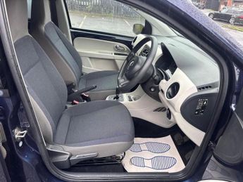 VOLKSWAGEN UP! Hatchback 1.0 Move up! (2014/14)