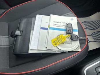 VOLKSWAGEN UP! Hatchback 1.0 High up! (2014/14)