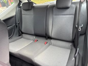 VOLKSWAGEN UP! Hatchback 1.0 Move up! (2013/62)