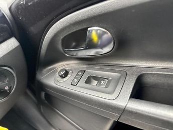 VOLKSWAGEN UP! Hatchback 1.0 Move up! (2013/62)