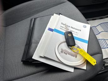 VOLKSWAGEN UP! Hatchback 1.0 Move up! (2013/62)