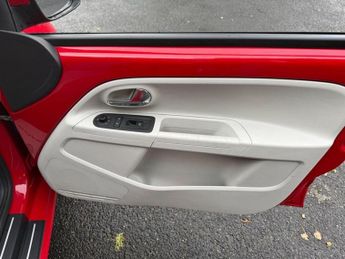 VOLKSWAGEN UP! Hatchback 1.0 BlueMotion Tech High up! (2014/63)