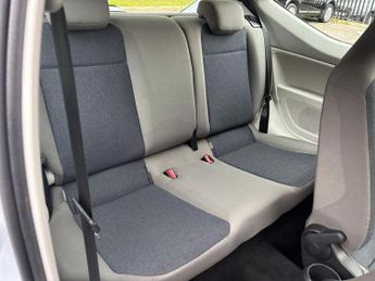 VOLKSWAGEN UP! Hatchback 1.0 Move up! (2012/62)