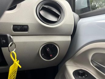 VOLKSWAGEN UP! Hatchback 1.0 Move up! (2012/62)