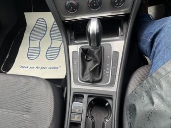 VOLKSWAGEN GOLF SE FSI