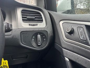 VOLKSWAGEN GOLF SE FSI