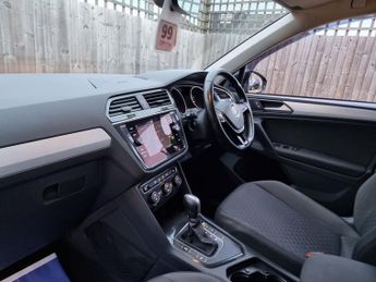 VOLKSWAGEN TIGUAN 2.0 TDI SE Navigation SUV 5dr Diesel DSG Euro 6 (s/s) (150 ps)