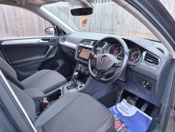 VOLKSWAGEN TIGUAN 2.0 TDI SE Navigation SUV 5dr Diesel DSG Euro 6 (s/s) (150 ps)
