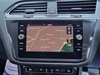 VOLKSWAGEN TIGUAN 2.0 TDI SE Navigation SUV 5dr Diesel DSG Euro 6 (s/s) (150 ps)