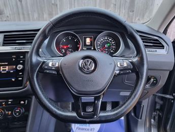 VOLKSWAGEN TIGUAN 2.0 TDI SE Navigation SUV 5dr Diesel DSG Euro 6 (s/s) (150 ps)