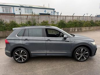 VOLKSWAGEN TIGUAN 1.5 TSI R-Line SUV 5dr Petrol DSG Euro 6-FINISHED IN DOLPHIN GRE