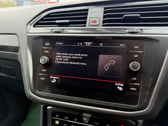VOLKSWAGEN TIGUAN 1.5 TSI R-Line SUV 5dr Petrol DSG Euro 6-FINISHED IN DOLPHIN GRE