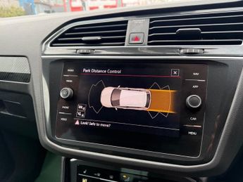 VOLKSWAGEN TIGUAN 1.5 TSI R-Line SUV 5dr Petrol DSG Euro 6-FINISHED IN DOLPHIN GRE