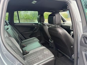 VOLKSWAGEN TIGUAN 1.5 TSI R-Line SUV 5dr Petrol DSG Euro 6-FINISHED IN DOLPHIN GRE