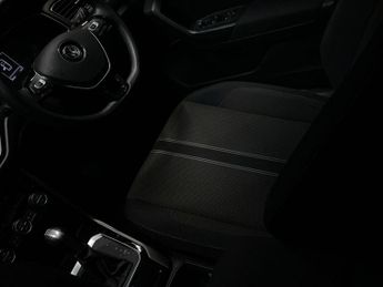 VOLKSWAGEN T-ROC 1.5 TSI GPF EVO Design SUV 5dr Petrol DSG Euro 6 (s/s) (150 ps)