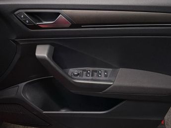 VOLKSWAGEN T-ROC 1.5 TSI GPF EVO Design SUV 5dr Petrol DSG Euro 6 (s/s) (150 ps)