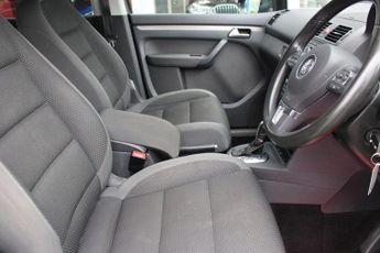 VOLKSWAGEN TOURAN 1.6 TDI SE MPV 5dr Diesel DSG Euro 5 (105 ps)