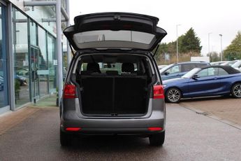 VOLKSWAGEN TOURAN 1.6 TDI SE MPV 5dr Diesel DSG Euro 5 (105 ps)