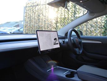 TESLA Model 3 Standard Range Plus Saloon 4dr Electric Auto RWD (241 bhp)