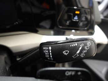 VOLKSWAGEN GOLF 2.0 TDI Life Hatchback 5dr Diesel DSG Euro 6 (s/s) (115 ps)