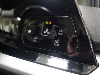 VOLKSWAGEN GOLF 2.0 TDI Life Hatchback 5dr Diesel DSG Euro 6 (s/s) (115 ps)