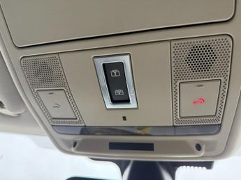 LAND ROVER RANGE ROVER EVOQUE 2.2 SD4 Pure Tech SUV 5dr Diesel Auto 4WD Euro 5 (s/s) (190 ps)