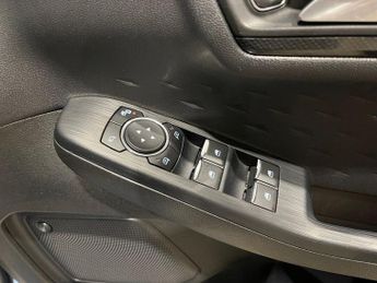 FORD KUGA 2.5 EcoBoost Duratec 14.4kWh ST-Line First Edition SUV 5dr Petro