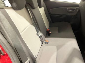 TOYOTA YARIS 1.5 VVT-i Icon Tech Hatchback 5dr Petrol CVT Euro 6 (111 ps)
