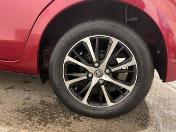 TOYOTA YARIS 1.5 VVT-i Icon Tech Hatchback 5dr Petrol CVT Euro 6 (111 ps)