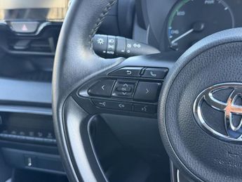 TOYOTA YARIS 1.5 VVT-h Icon Hatchback 5dr Petrol Hybrid E-CVT Euro 6 (s/s) (1